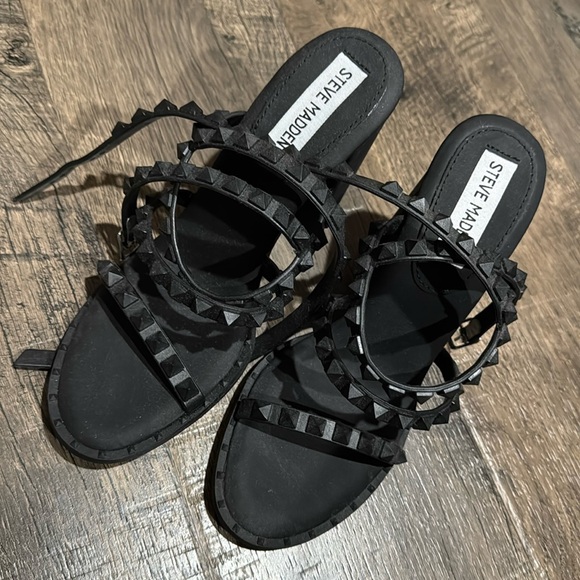 Steve Madden Soft Silicone Like Comfy Sole Studded Chunk Sandal Heels - Picture 10 of 10